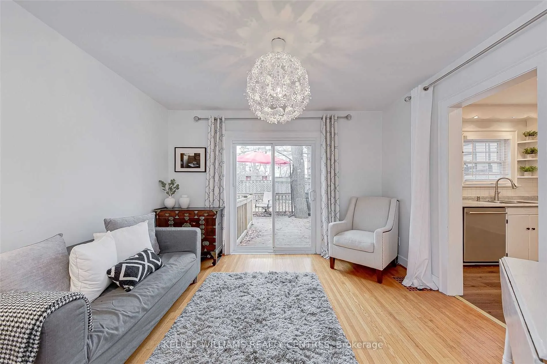 77 Wellington Street E