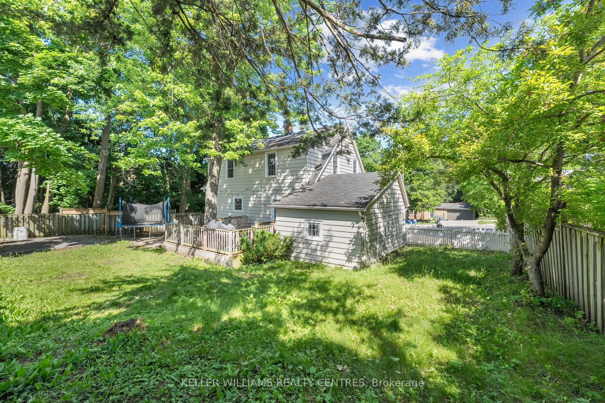 77 Wellington Street E