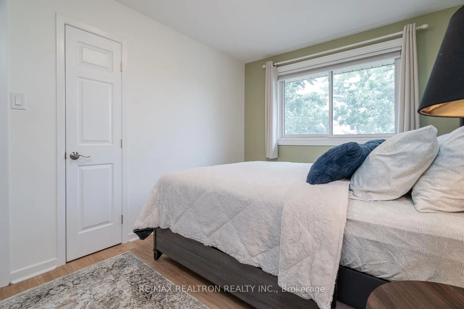 142 Cundles Road E