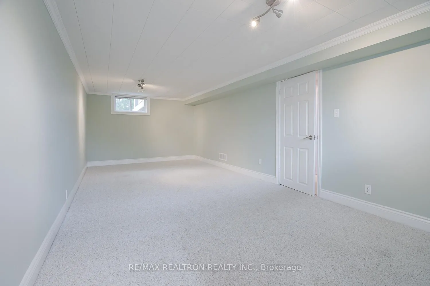 142 Cundles Road E