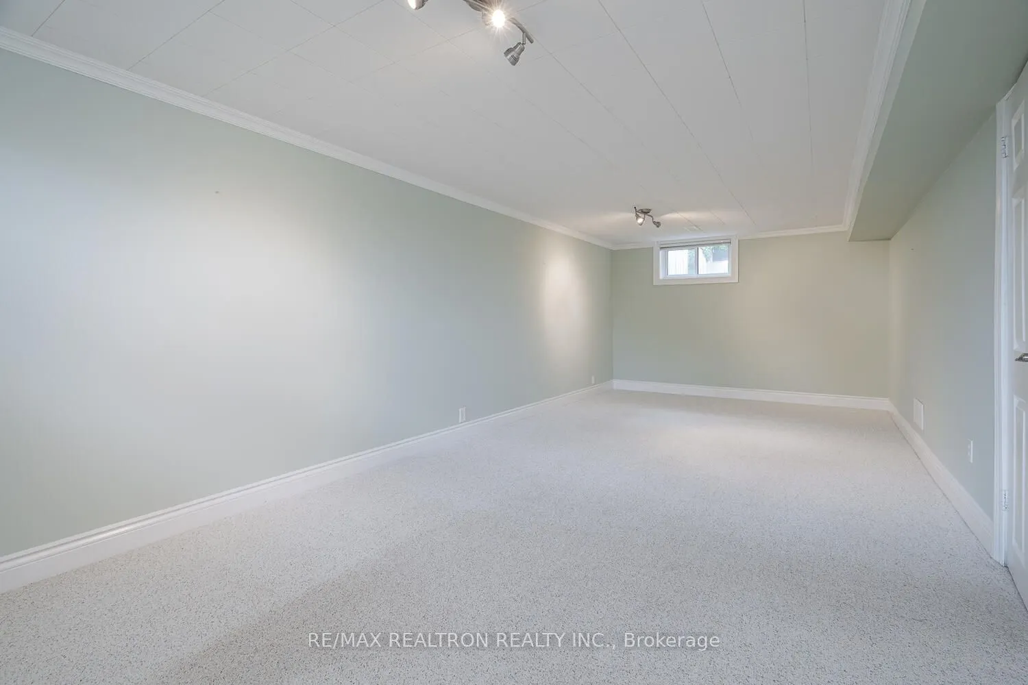 142 Cundles Road E