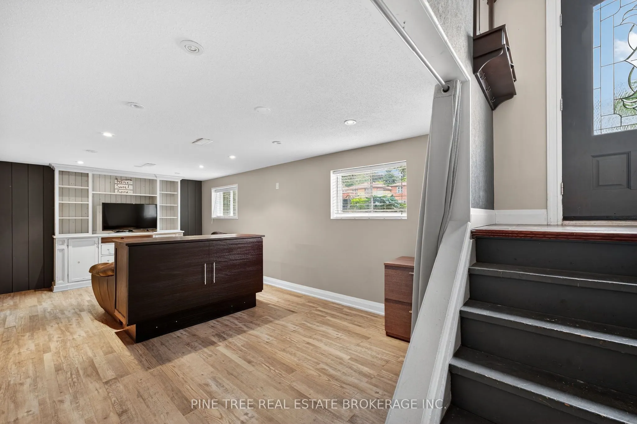 261 Edgehill Drive