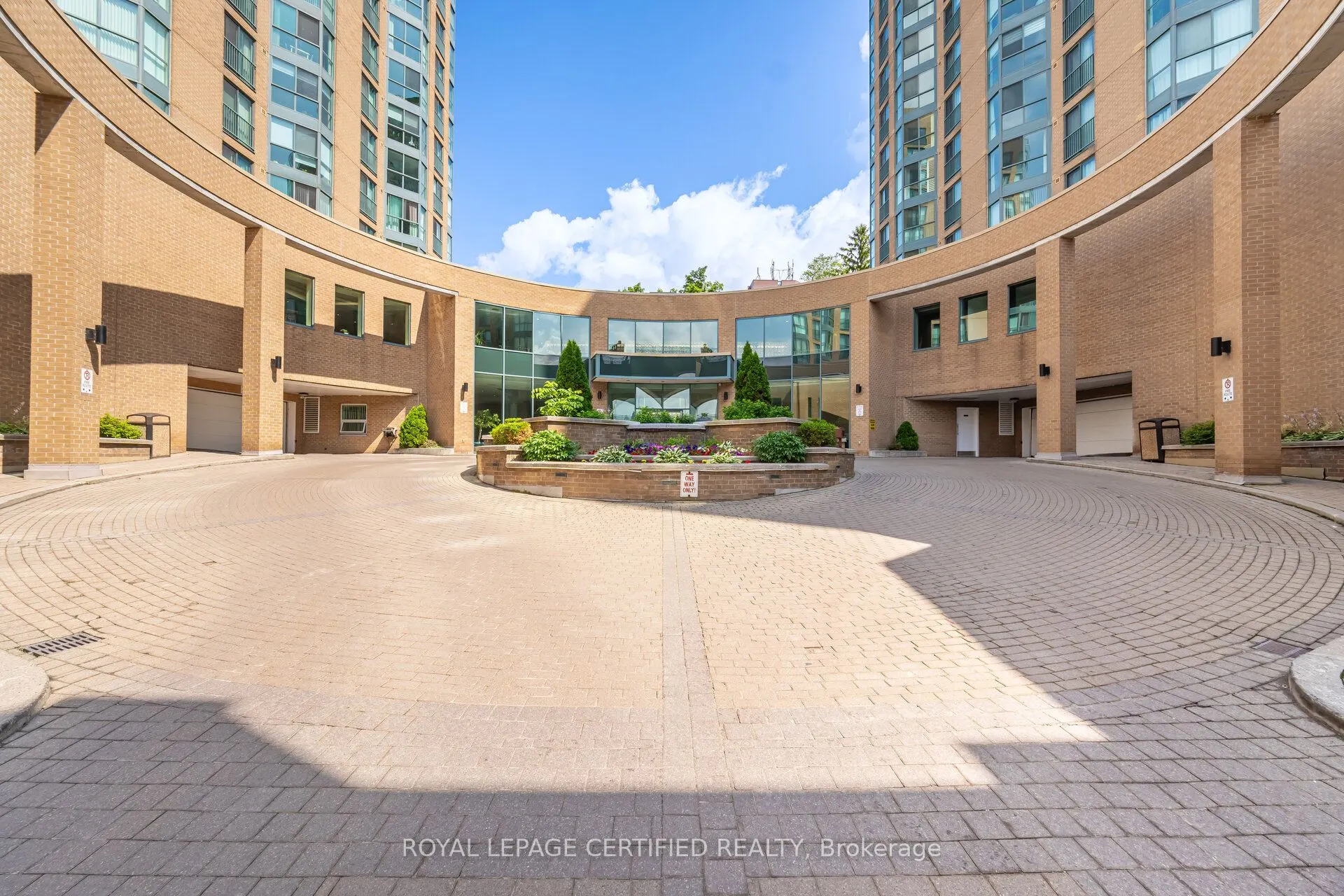 140 Dunlop Street E, #803
