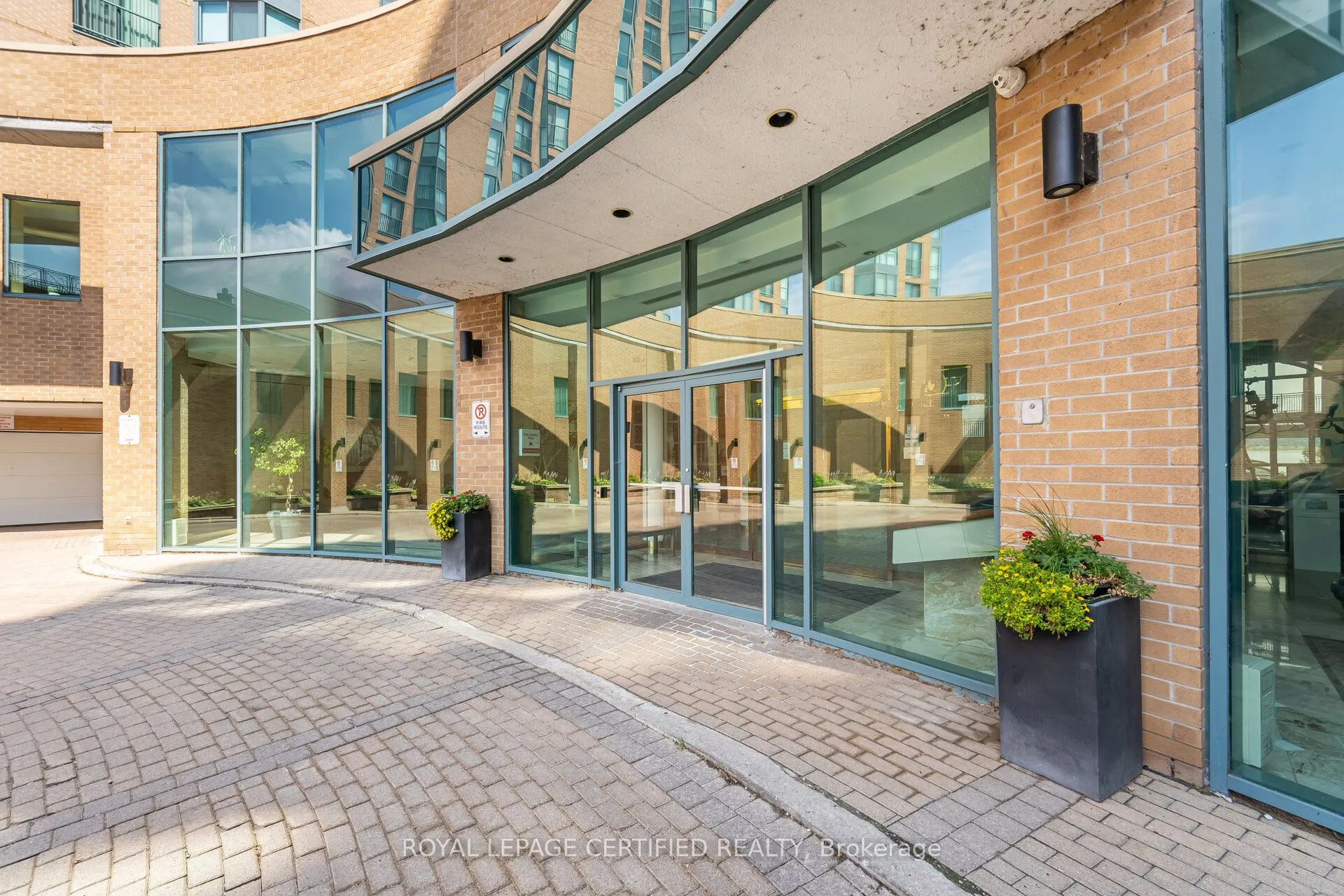 140 Dunlop Street E, #803