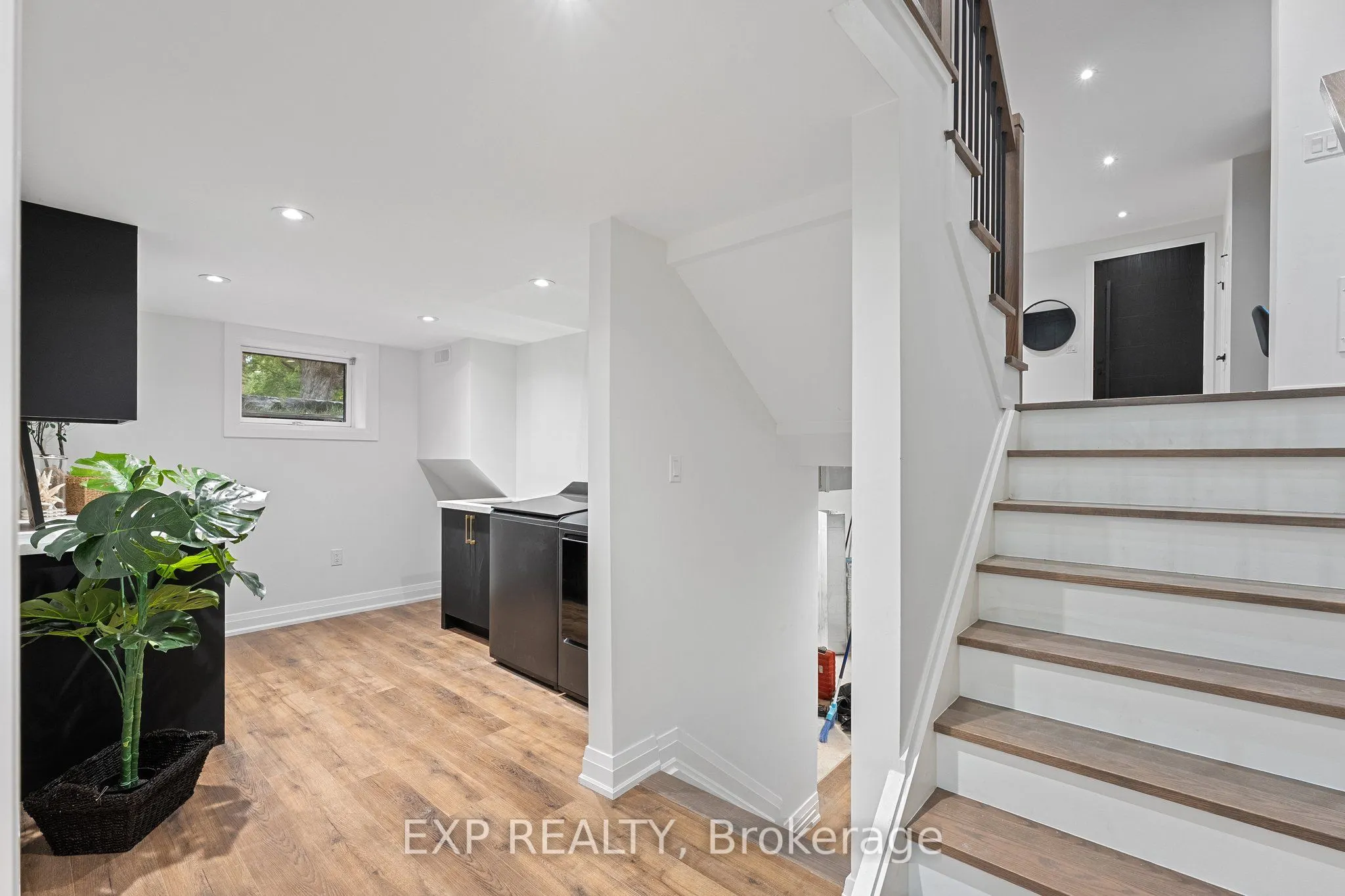 168 Berczy Street