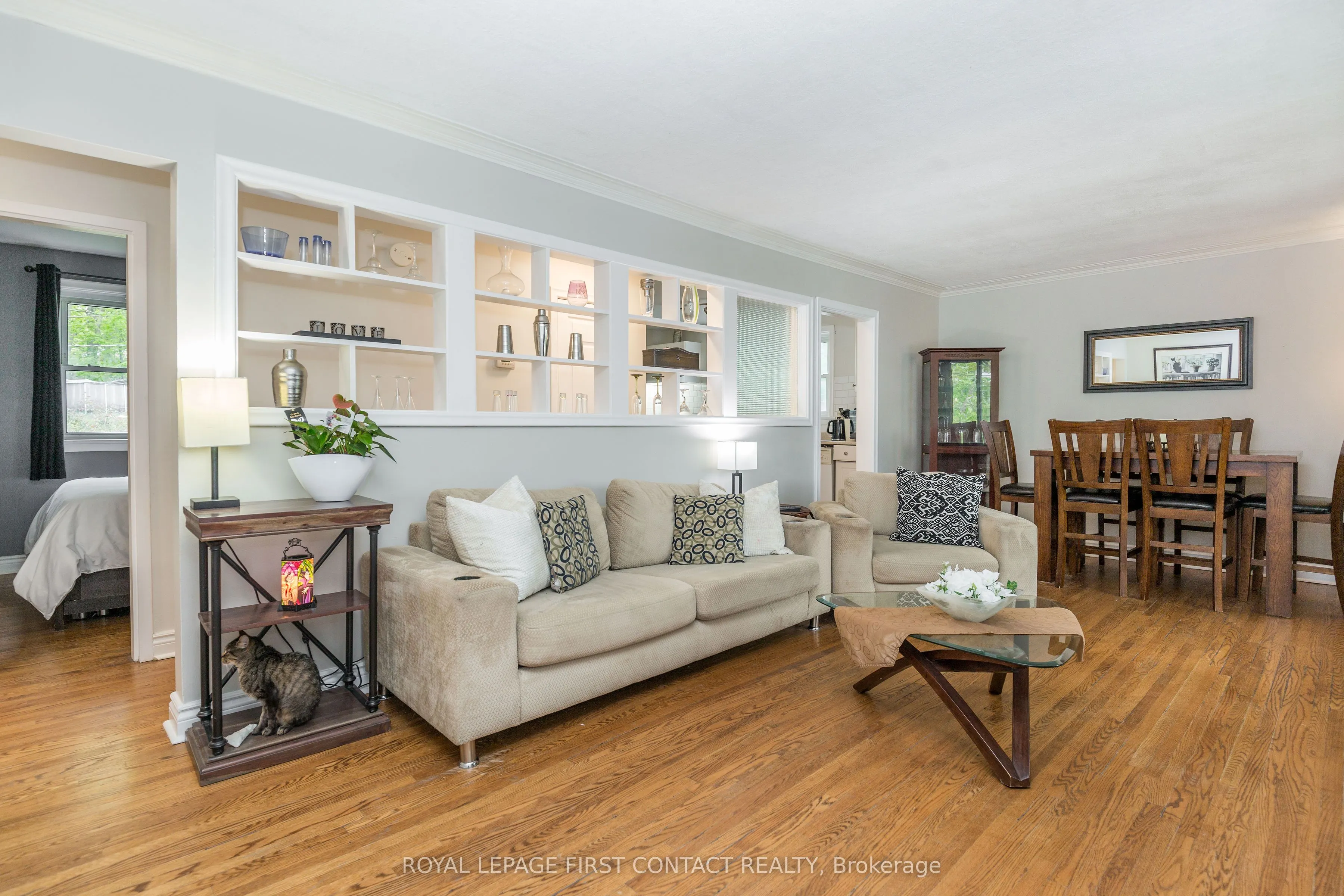 48 Brant Street W