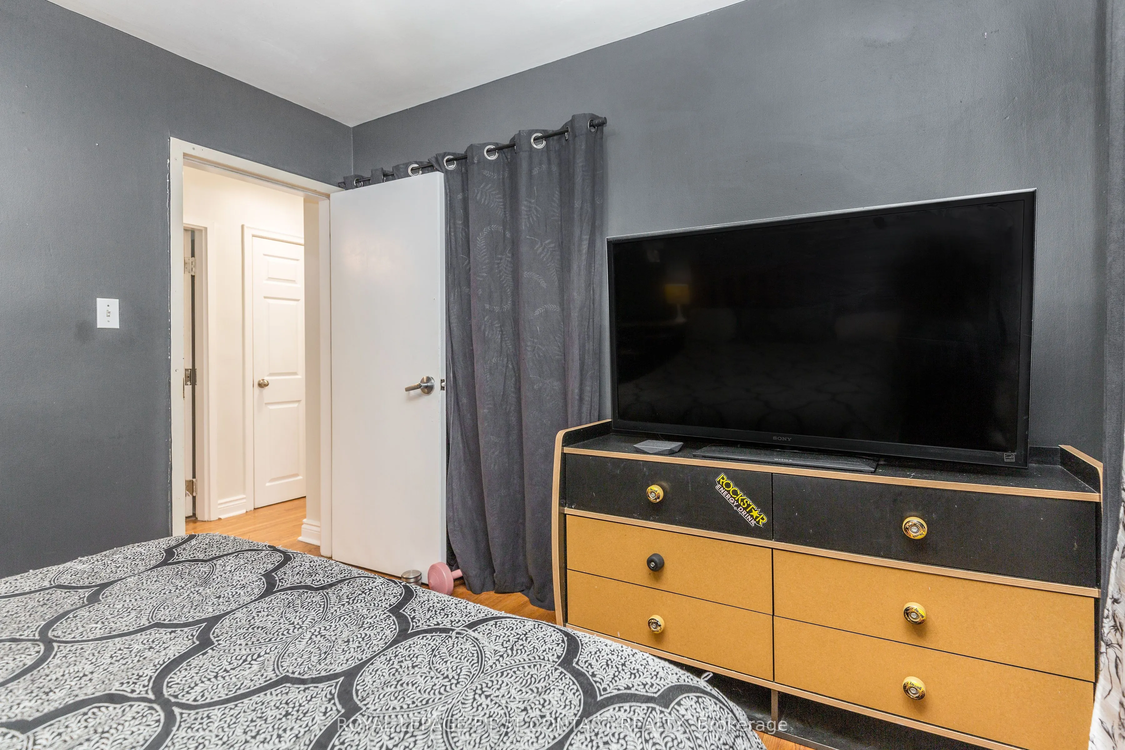 48 Brant Street W