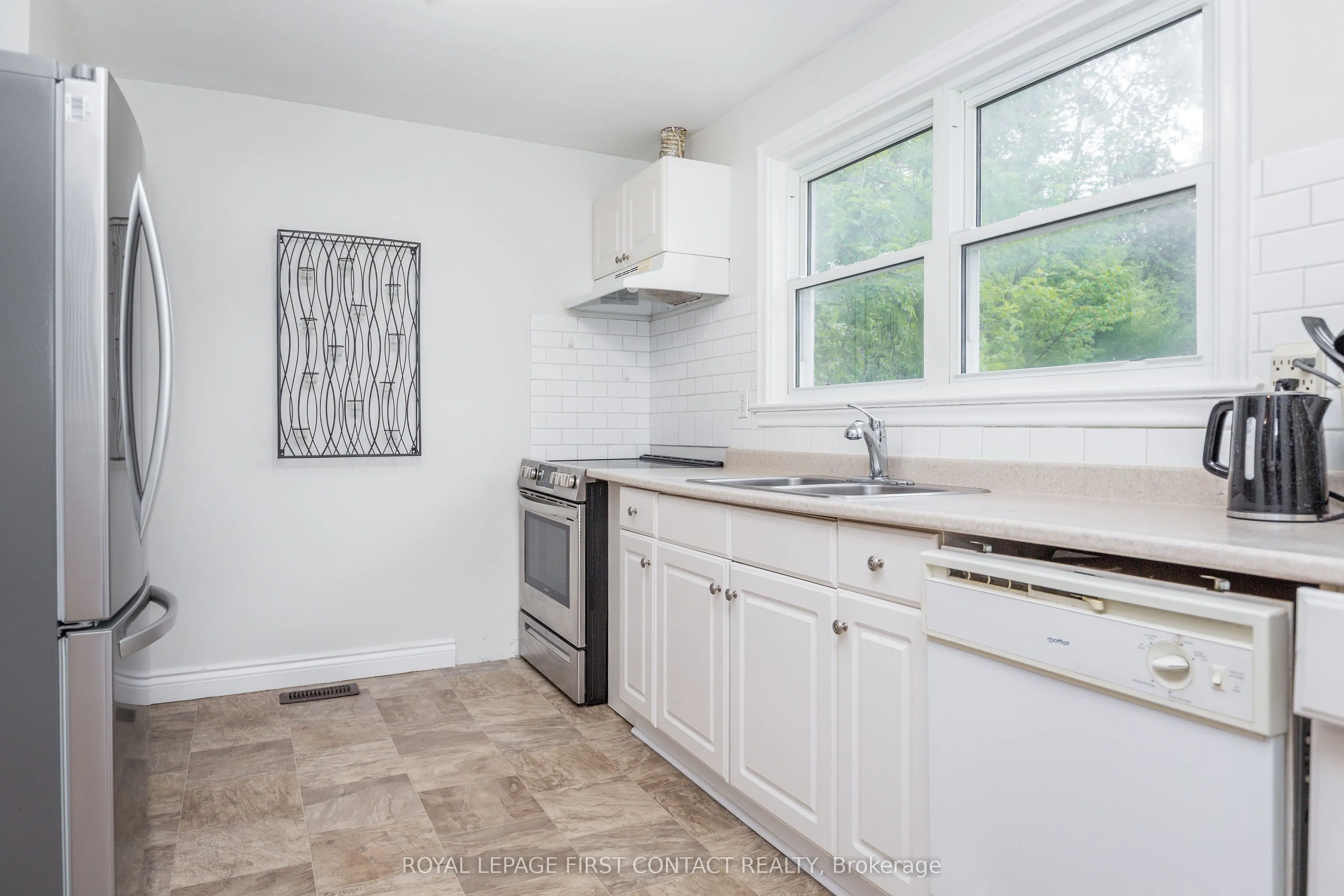 48 Brant Street W