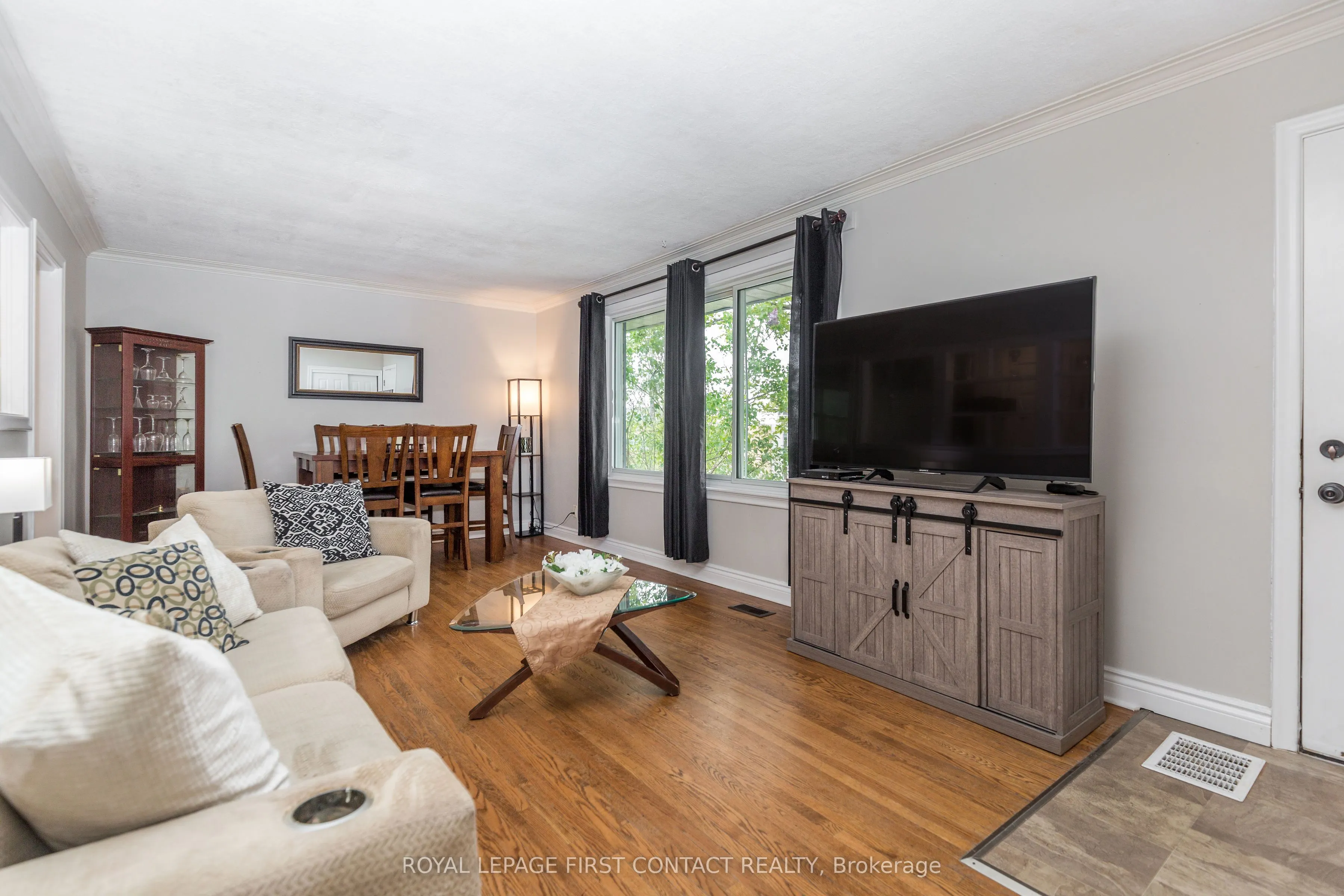 48 Brant Street W