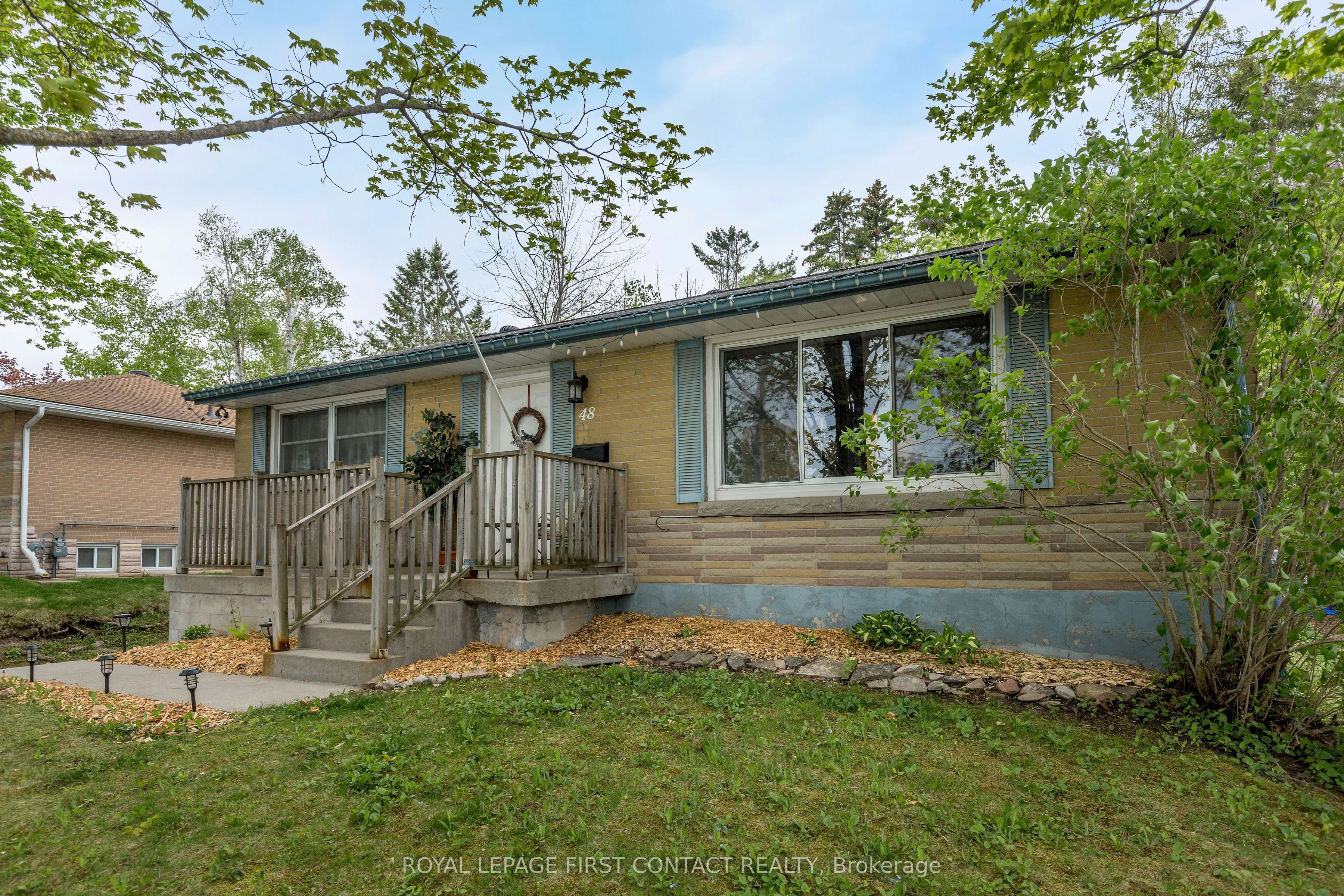 48 Brant Street W