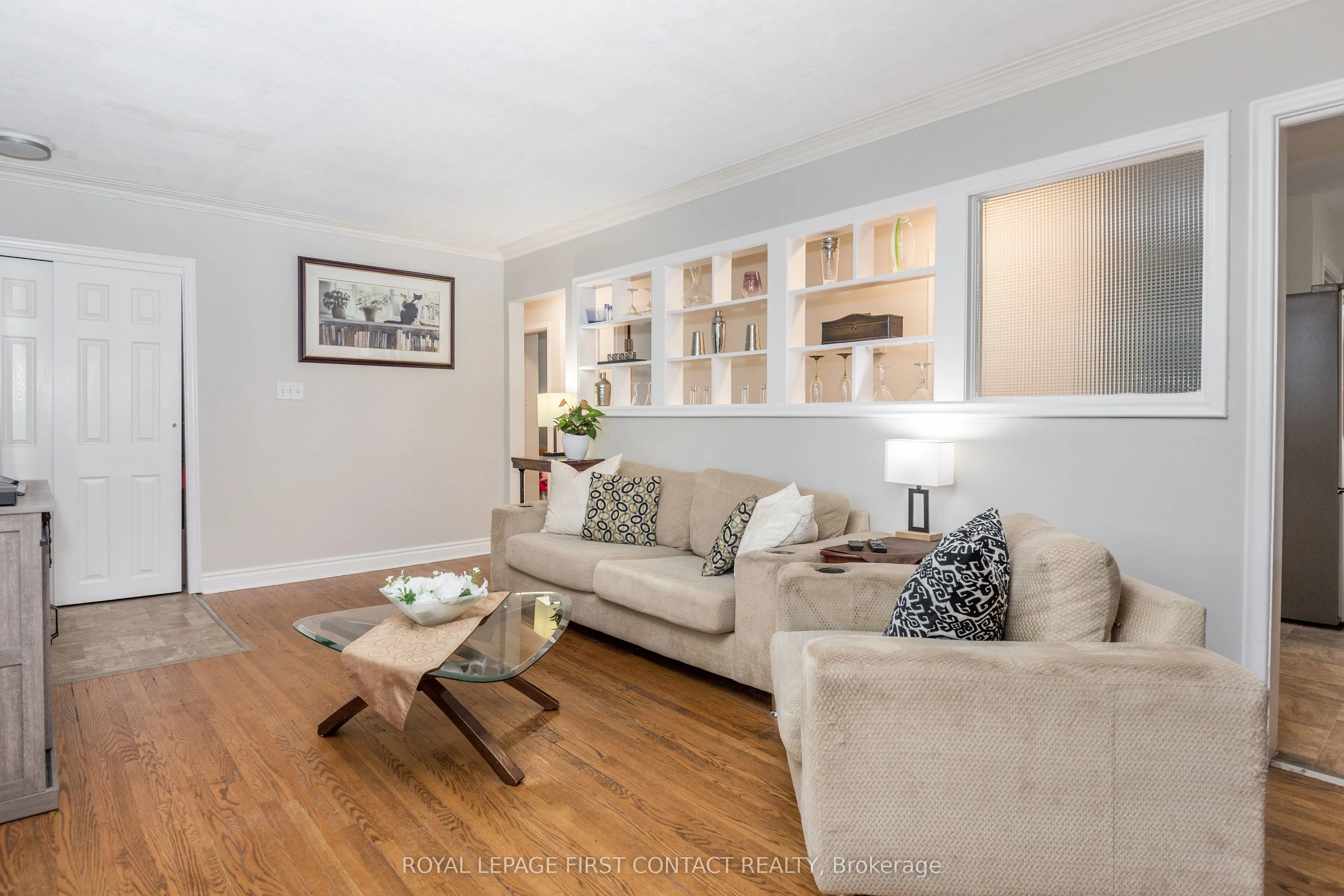 48 Brant Street W