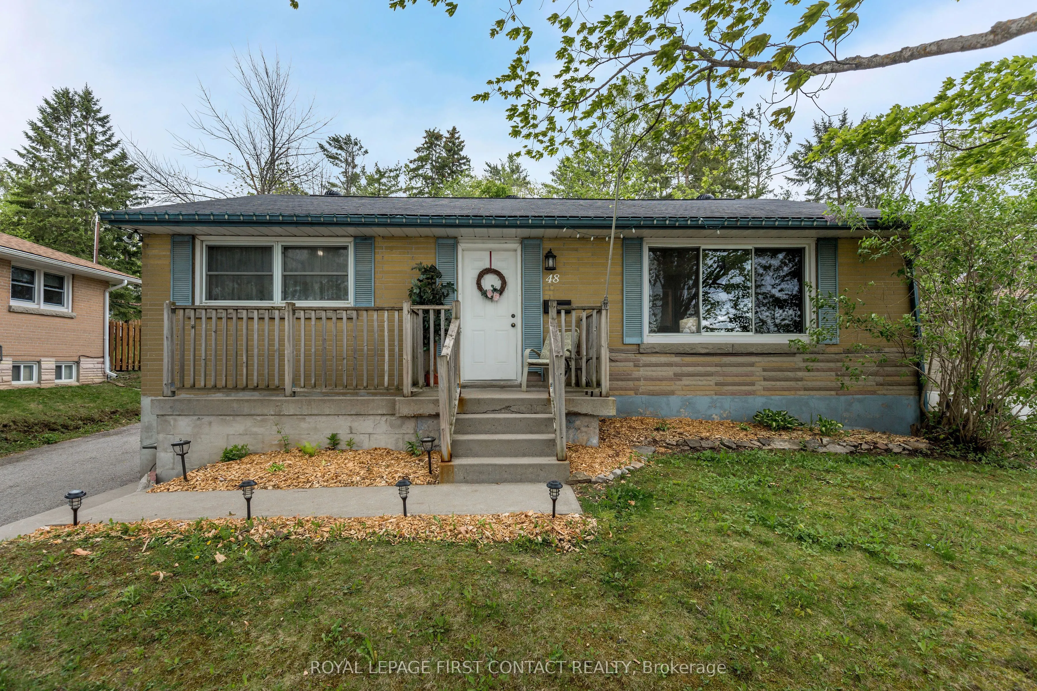 48 Brant Street W