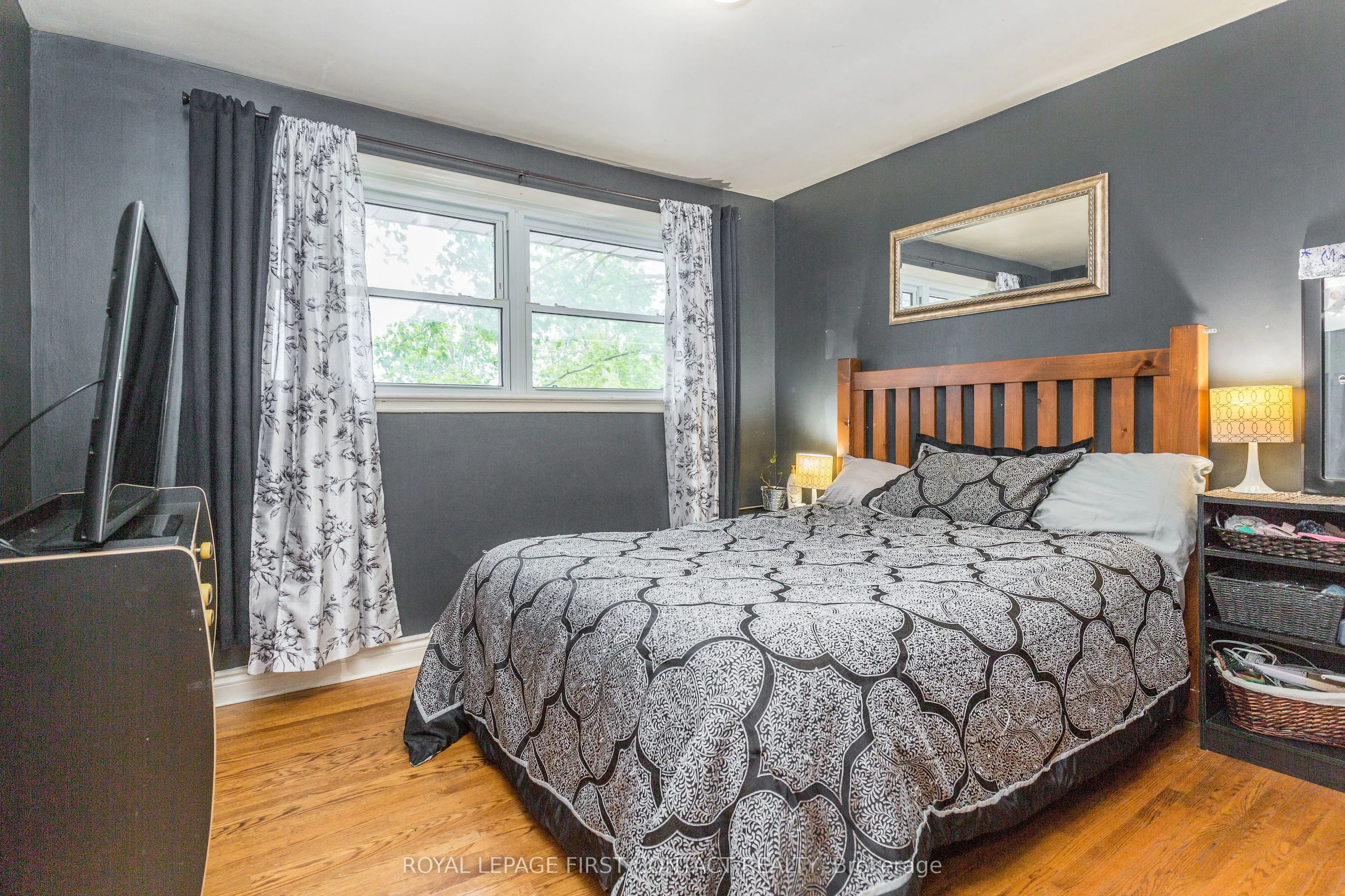 48 Brant Street W
