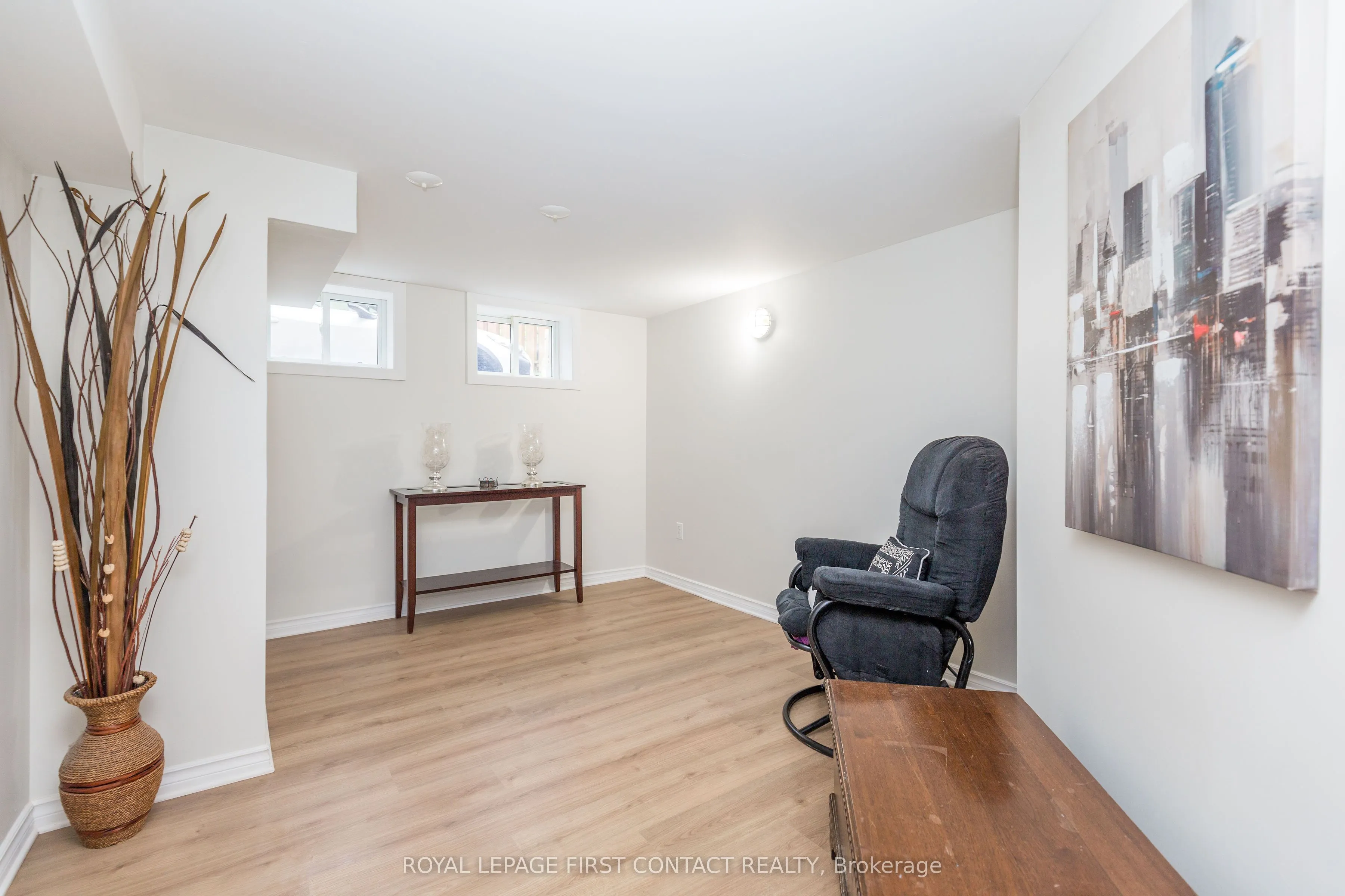 48 Brant Street W