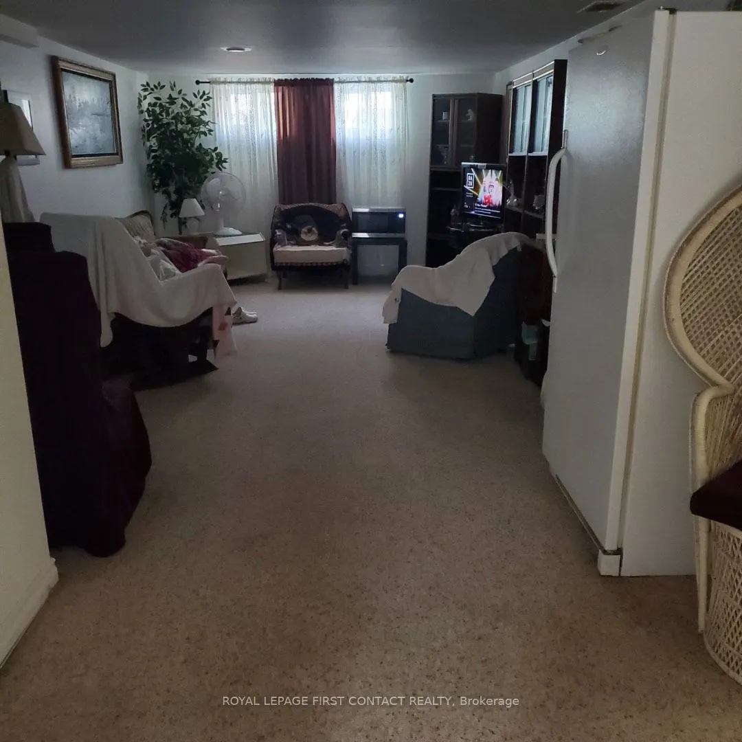 48 Brant Street W