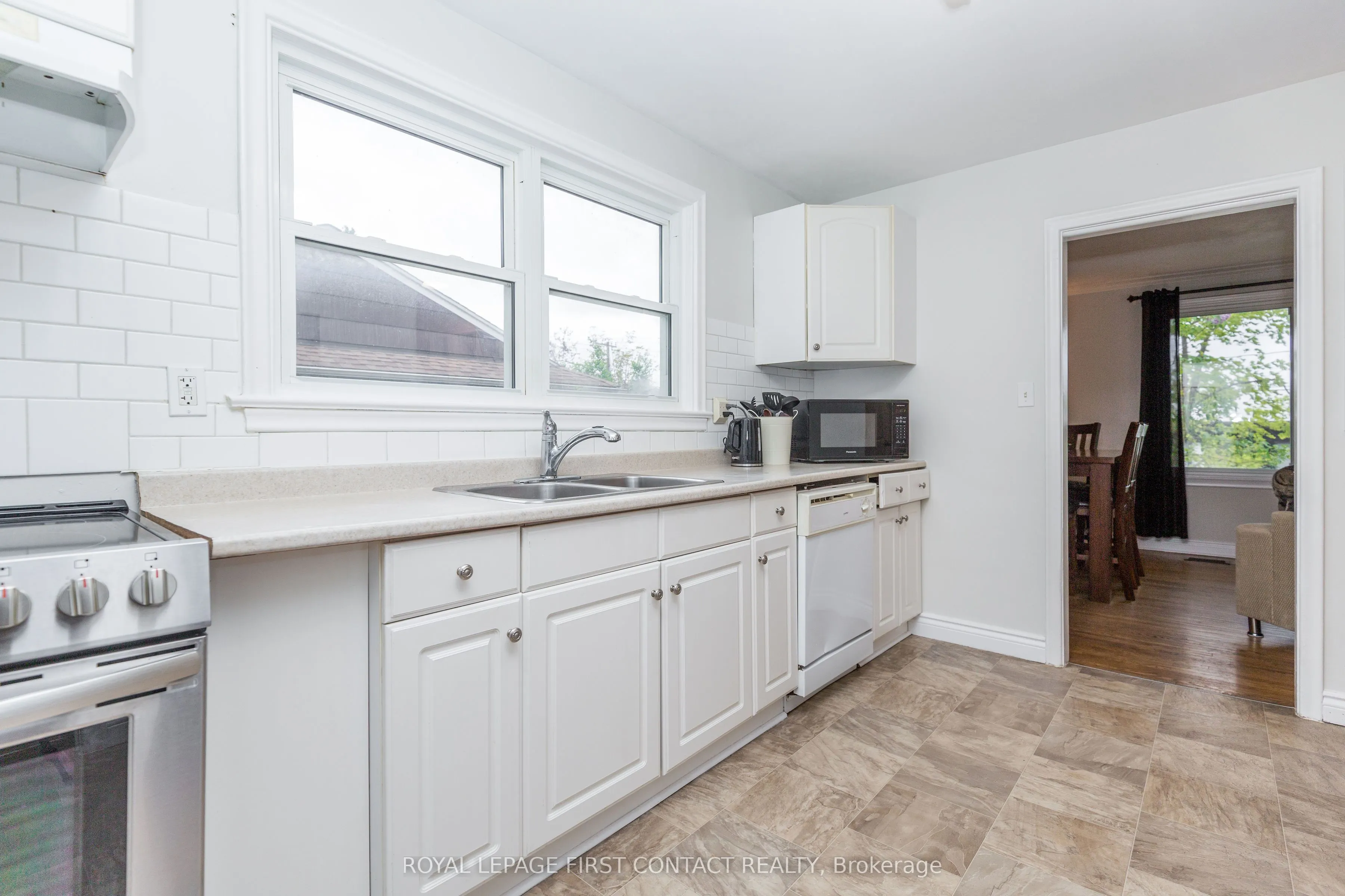 48 Brant Street W