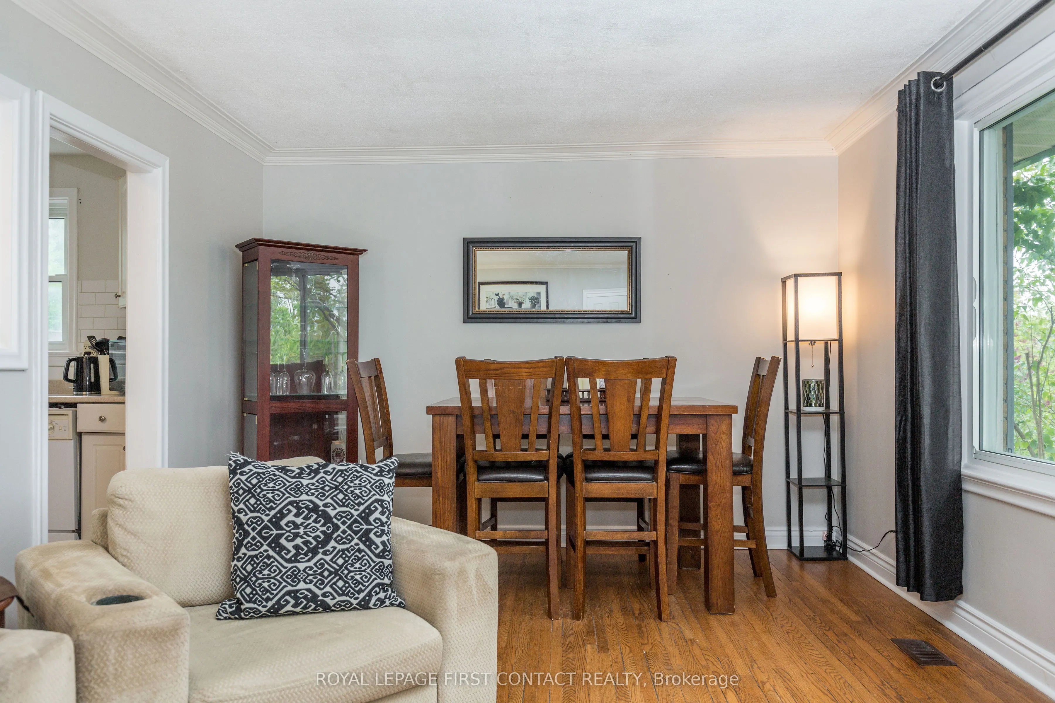48 Brant Street W