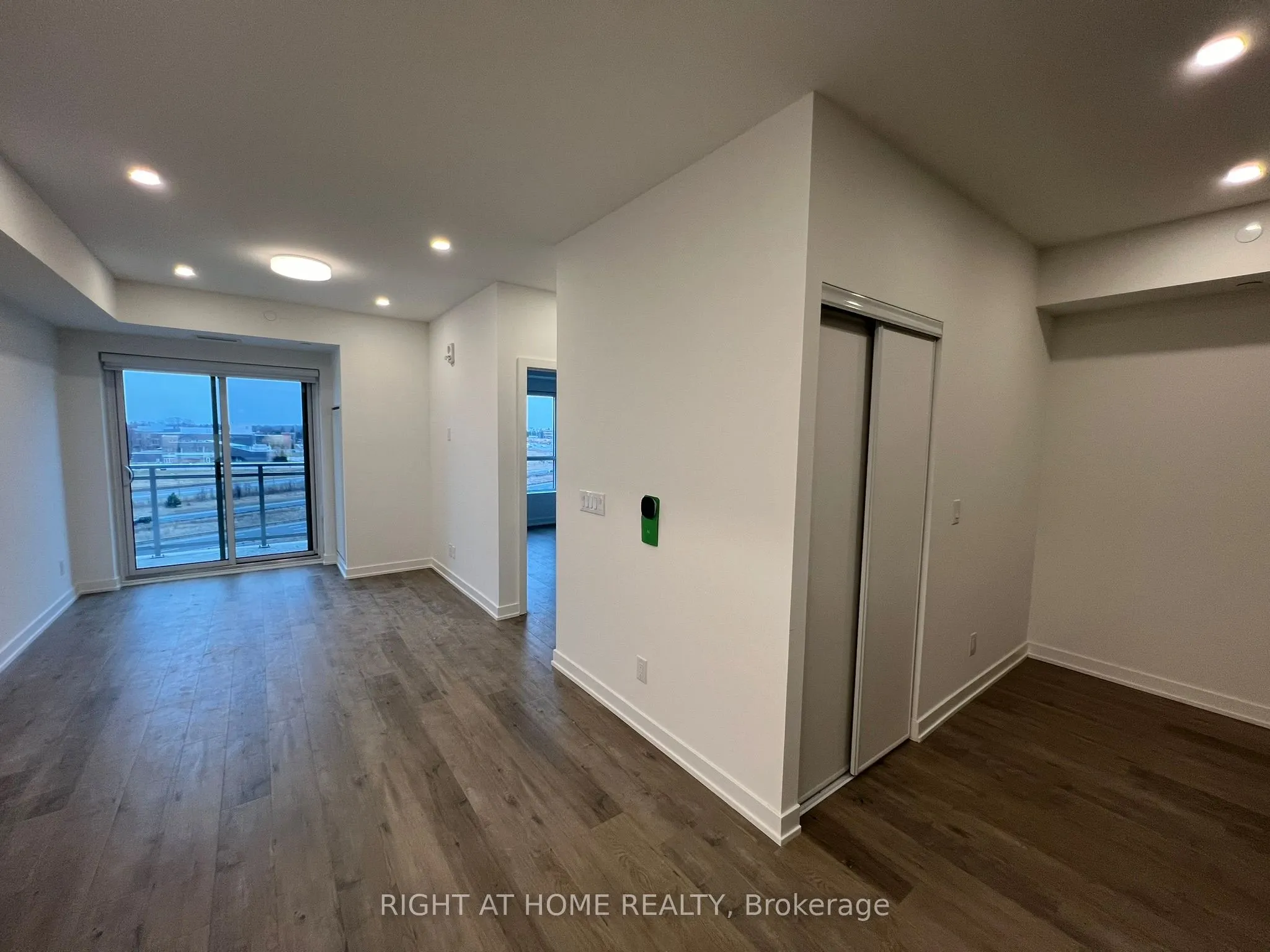 56 Lakeside Terrace, #1211
