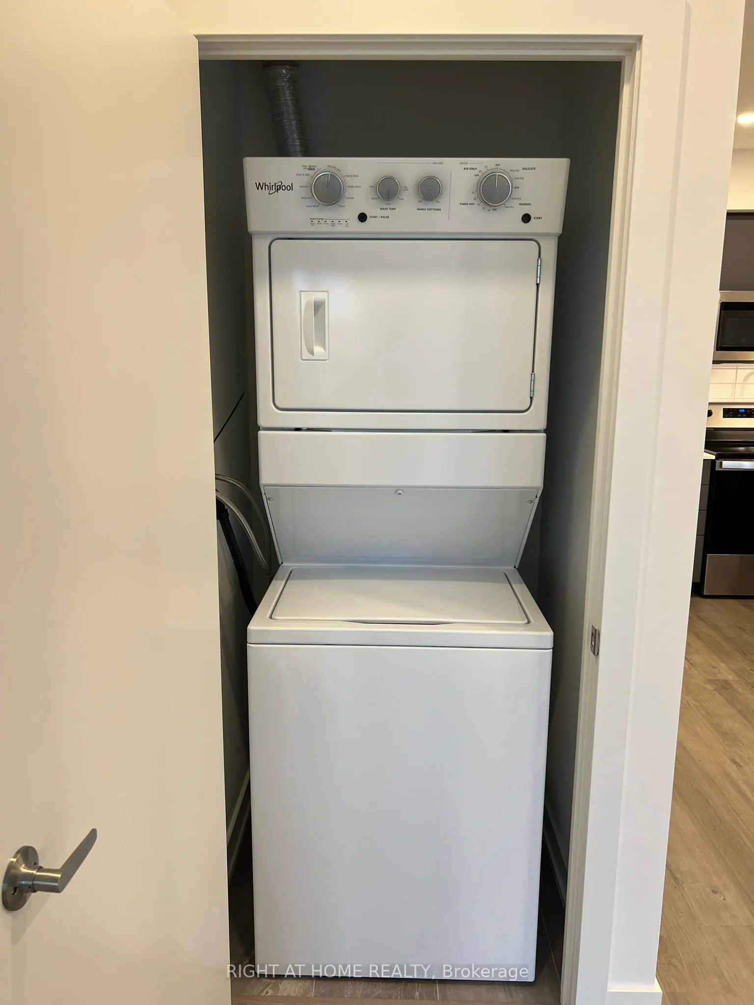 56 Lakeside Terrace, #1211