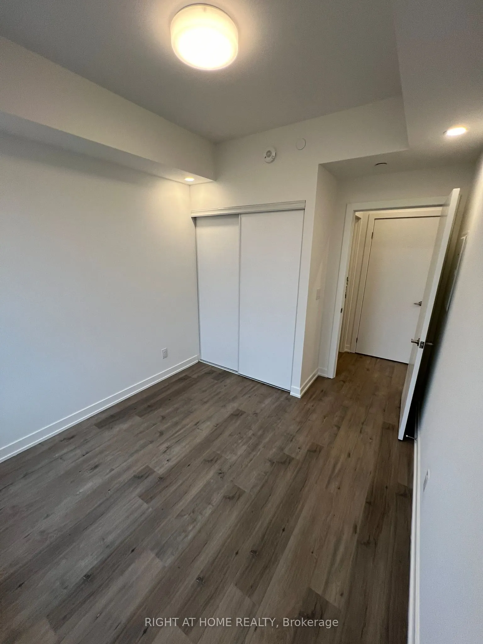 56 Lakeside Terrace, #1211