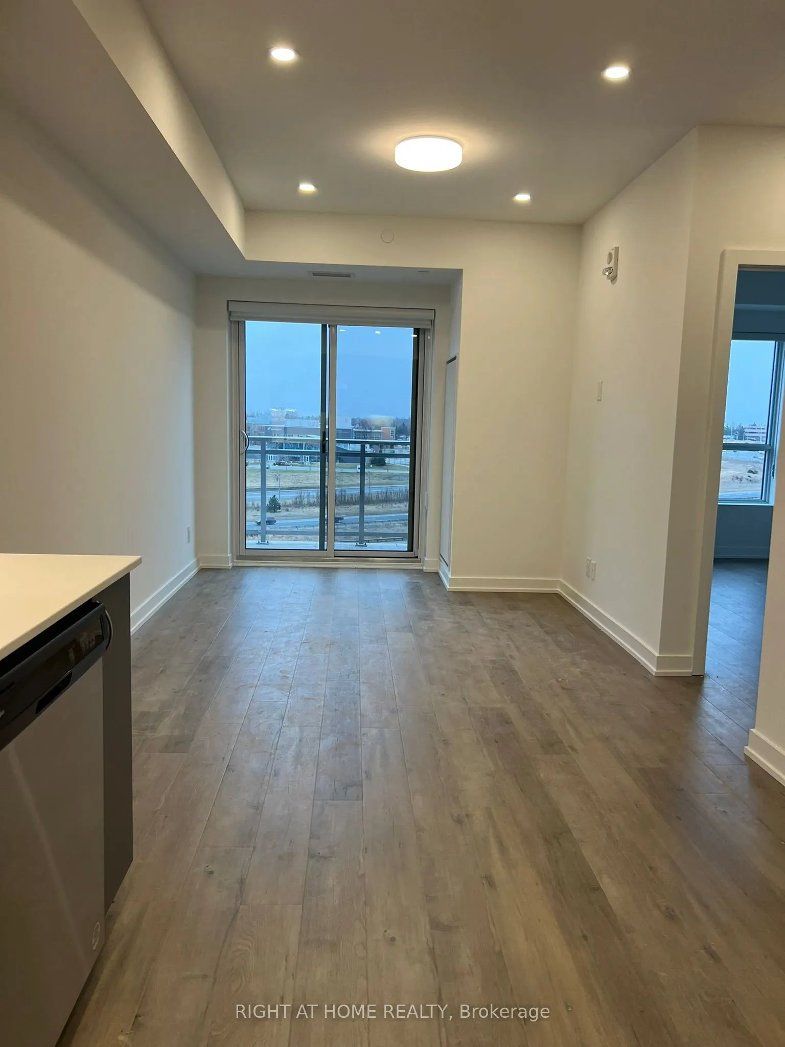 56 Lakeside Terrace, #1211
