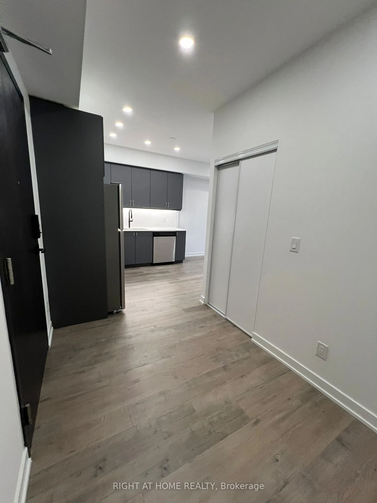 56 Lakeside Terrace, #1211