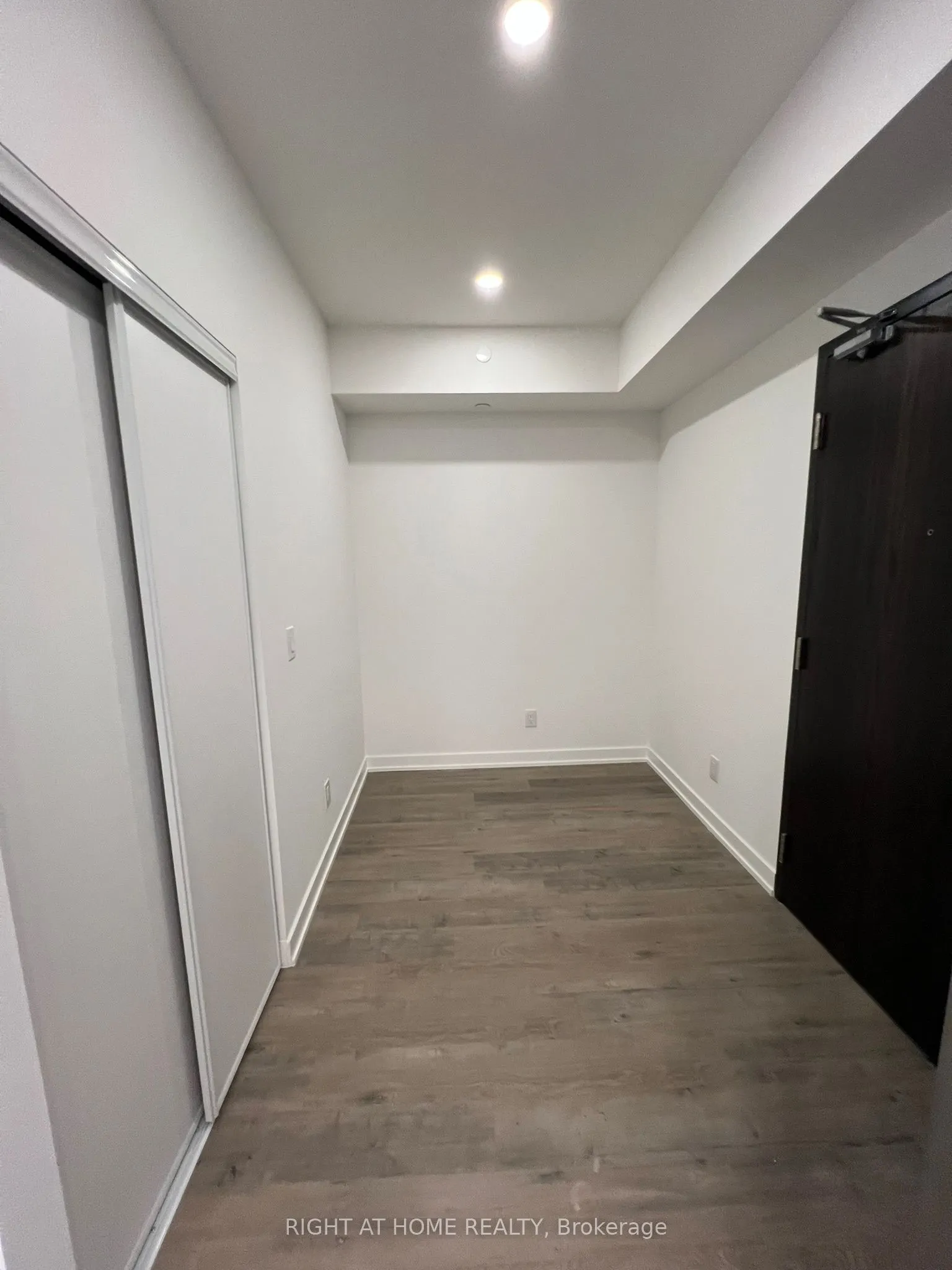 56 Lakeside Terrace, #1211