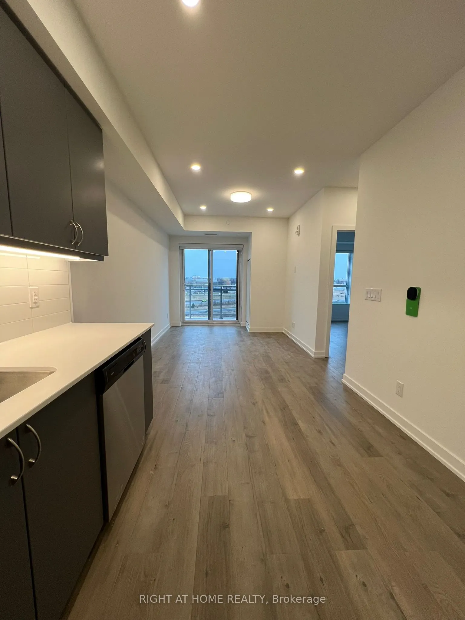 56 Lakeside Terrace, #1211