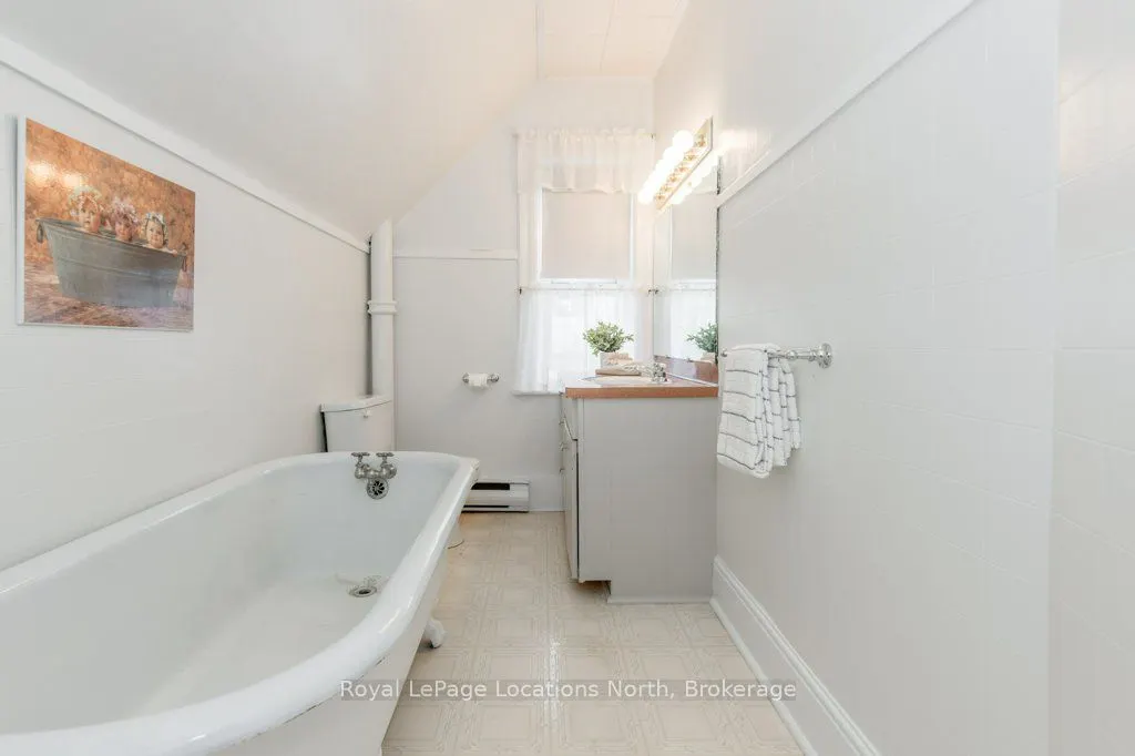 10 Wellington Street E