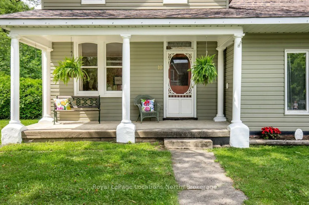 10 Wellington Street E