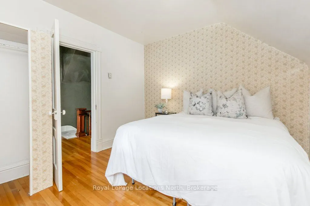 10 Wellington Street E