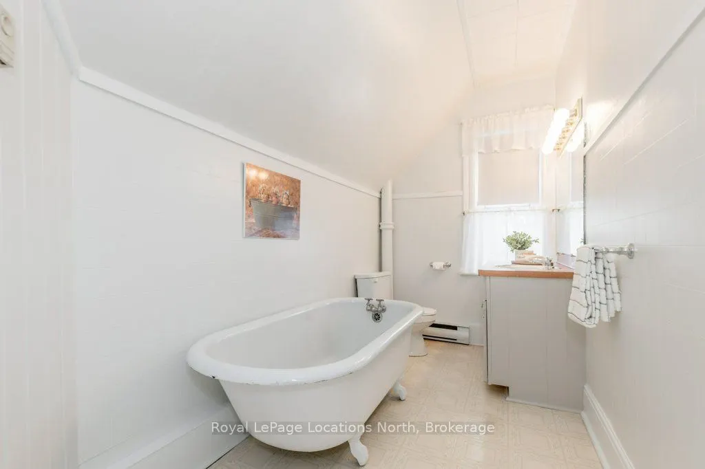 10 Wellington Street E