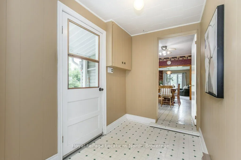 10 Wellington Street E