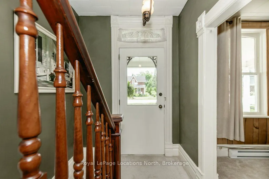 10 Wellington Street E