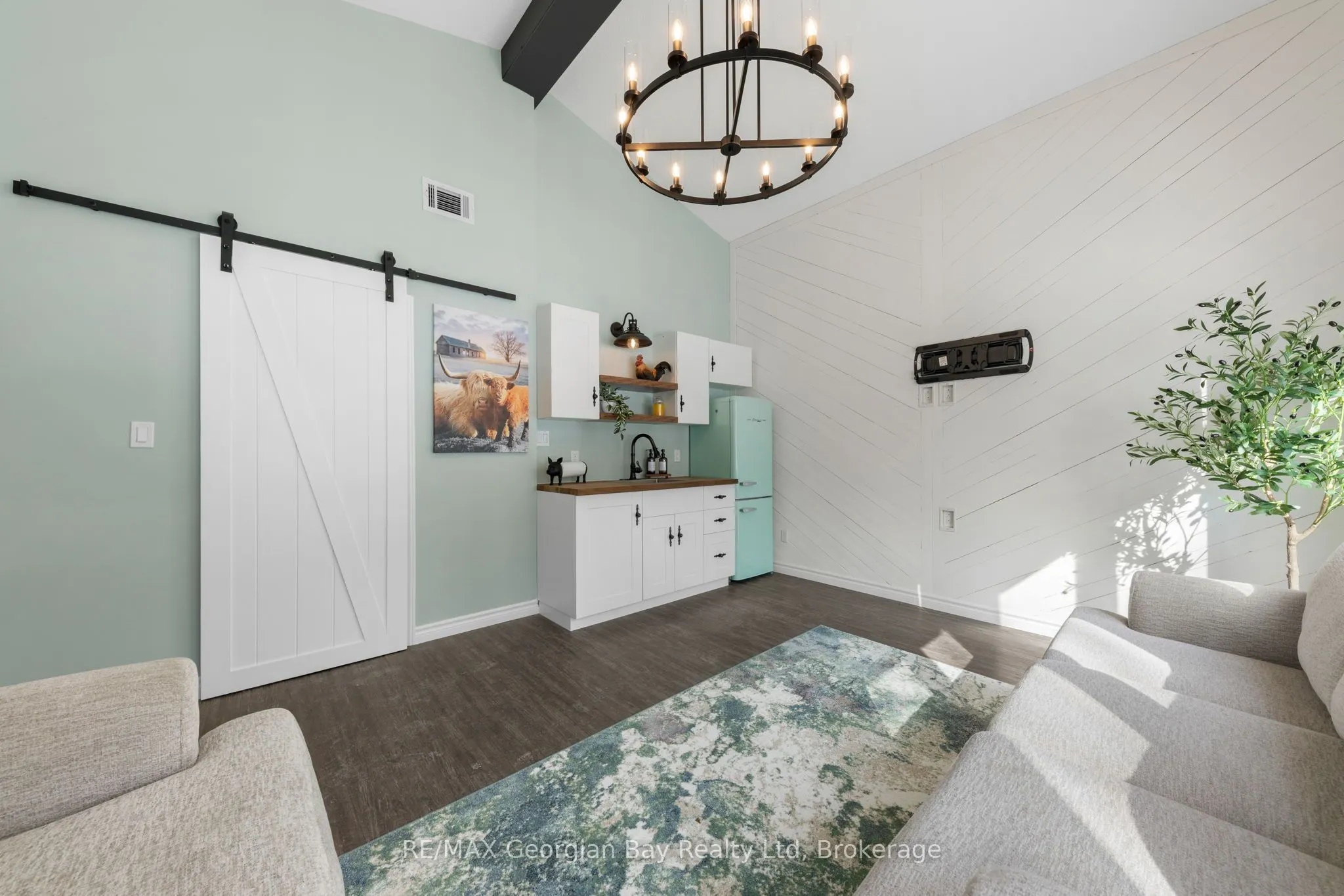 1745 Twin Oaks Crescent