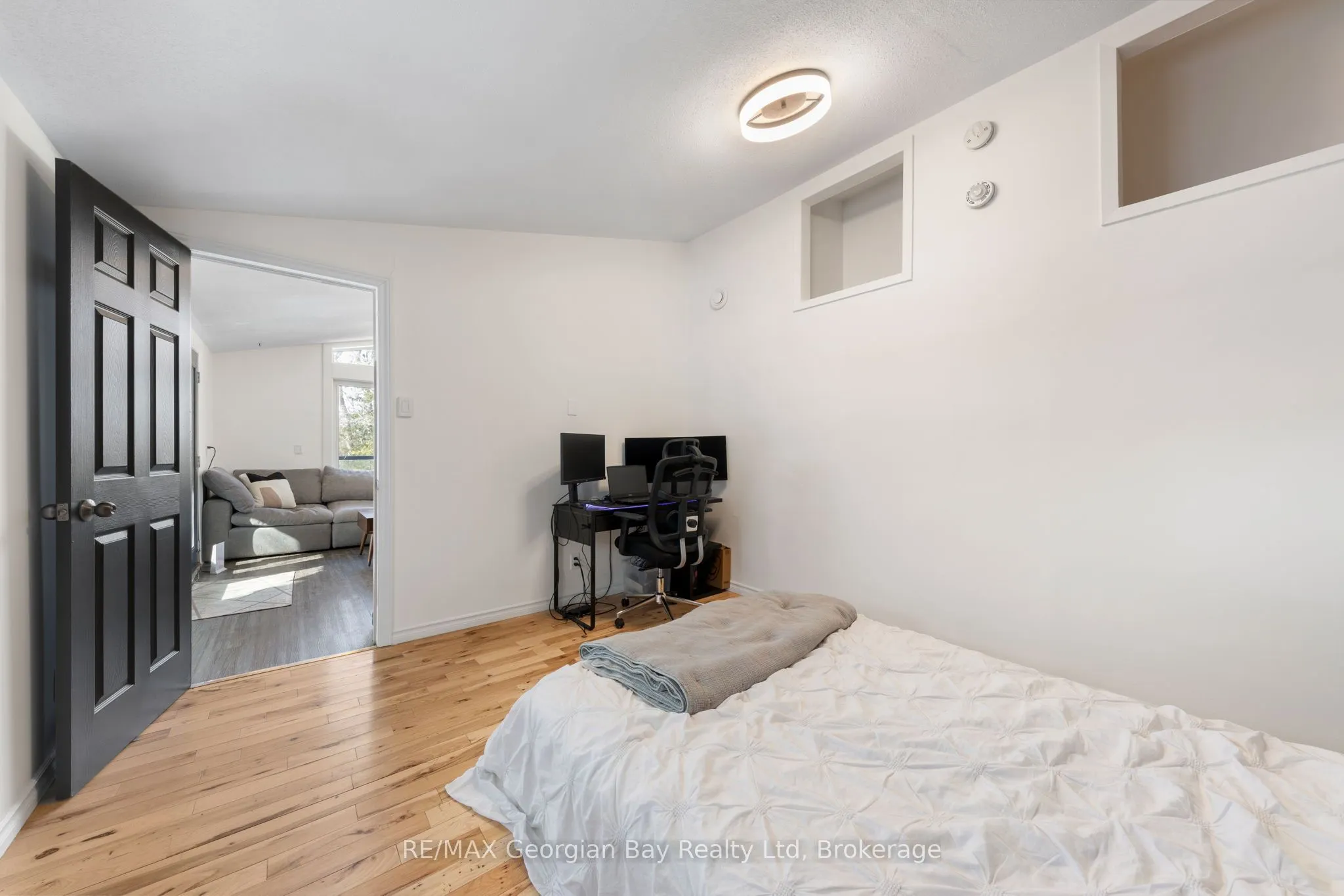 1745 Twin Oaks Crescent