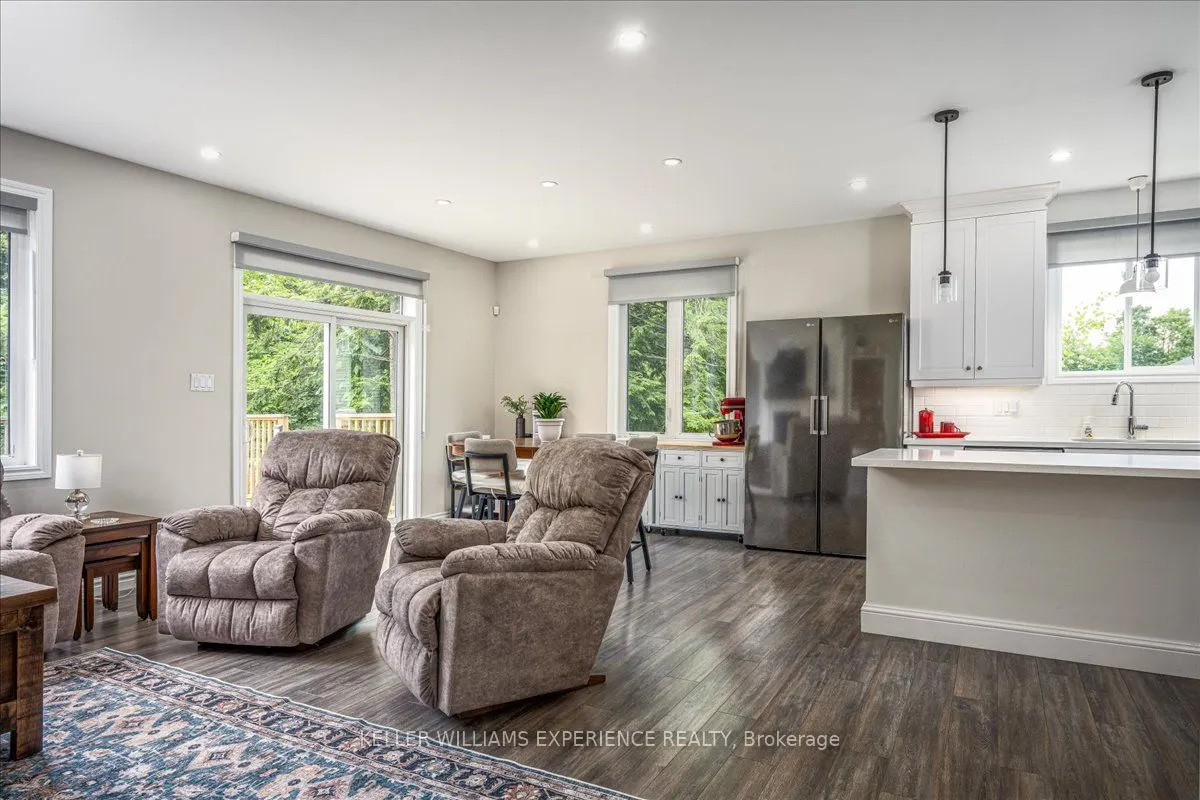 158 Moonstone Road E