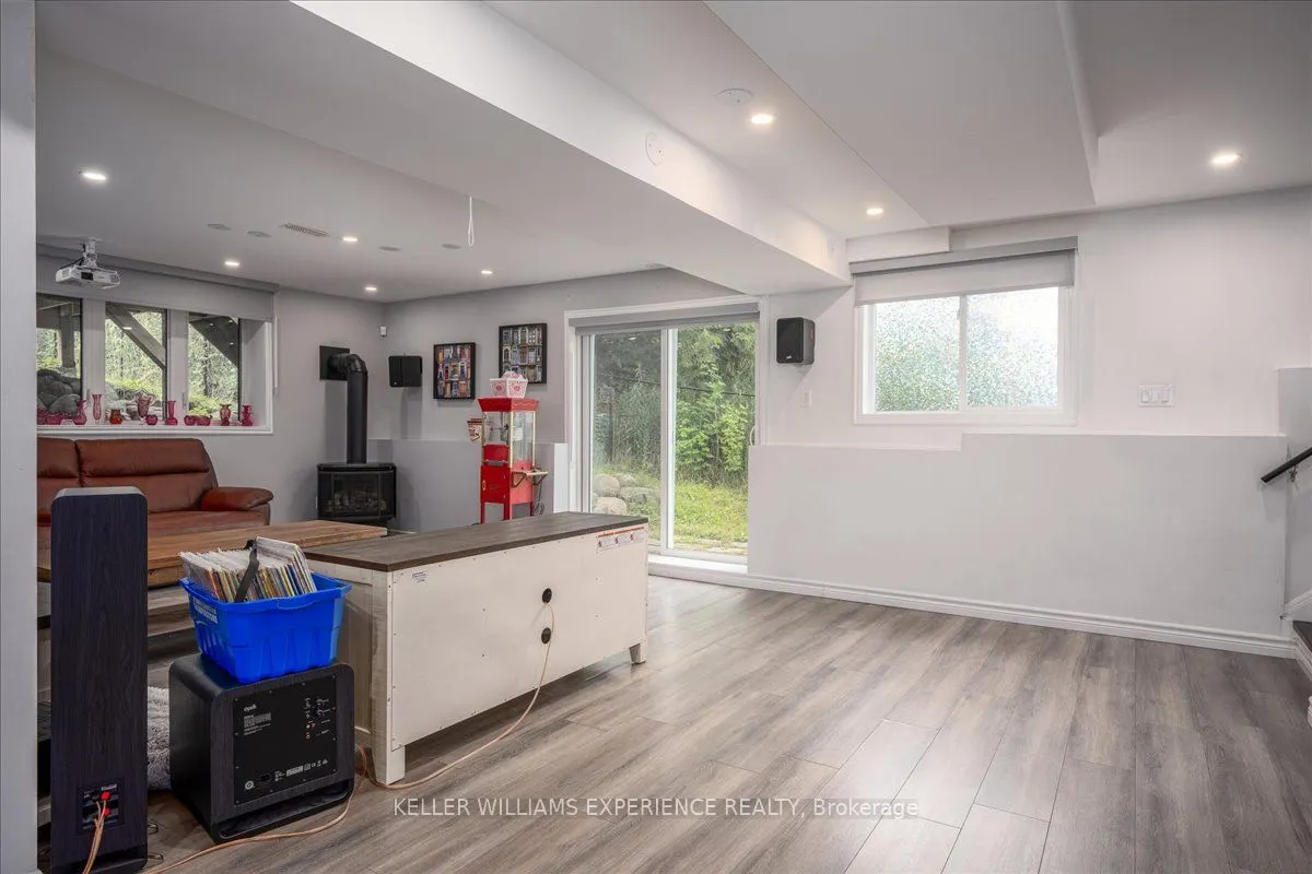 158 Moonstone Road E