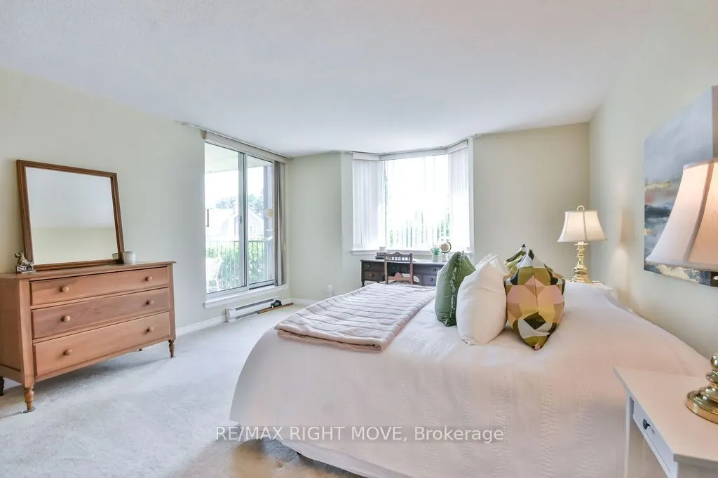 95 Matchedash Street N, #101