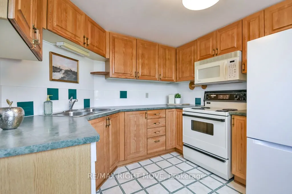95 Matchedash Street N, #101