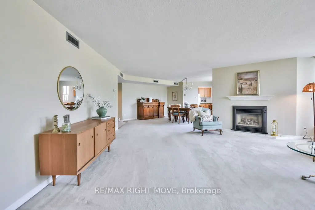 95 Matchedash Street N, #101