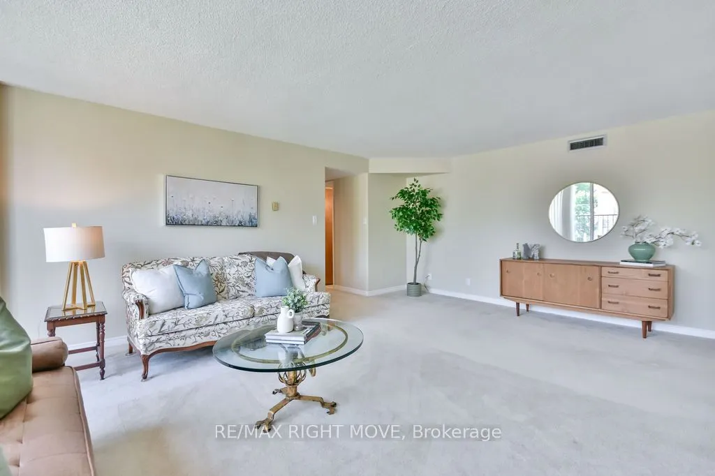 95 Matchedash Street N, #101