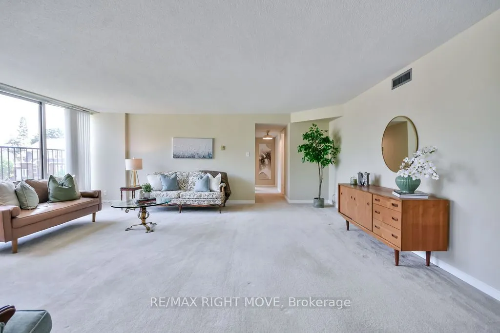 95 Matchedash Street N, #101