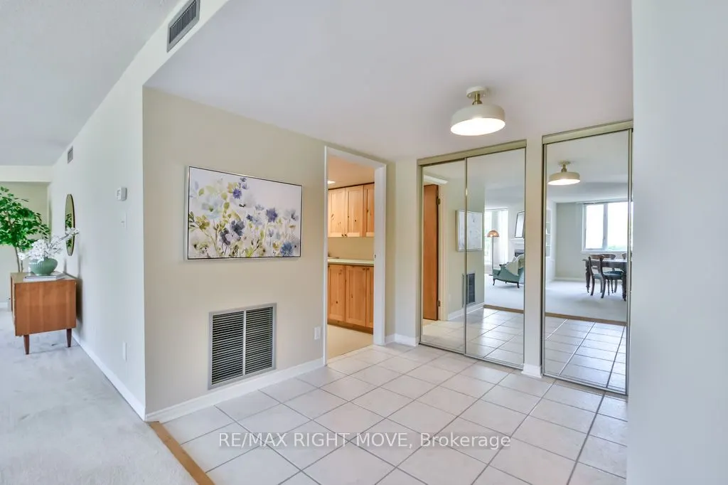 95 Matchedash Street N, #101