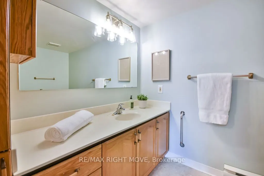 95 Matchedash Street N, #101