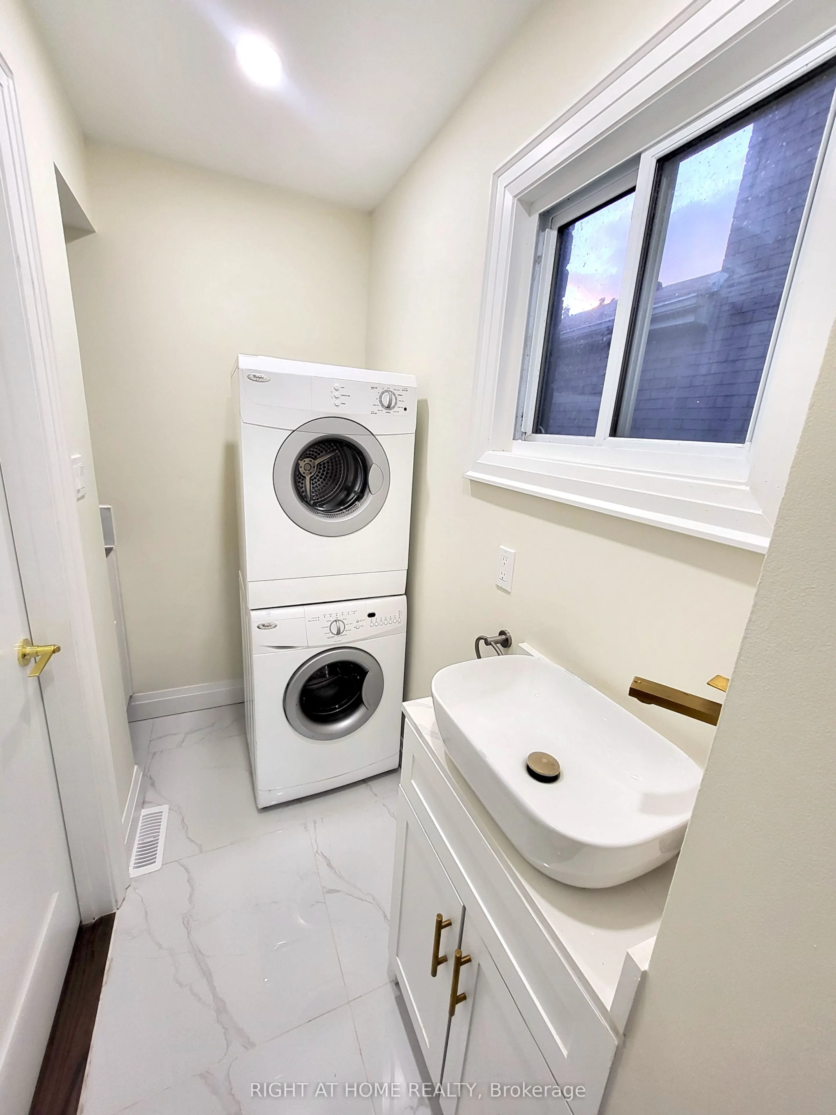 247 Hickling Trail