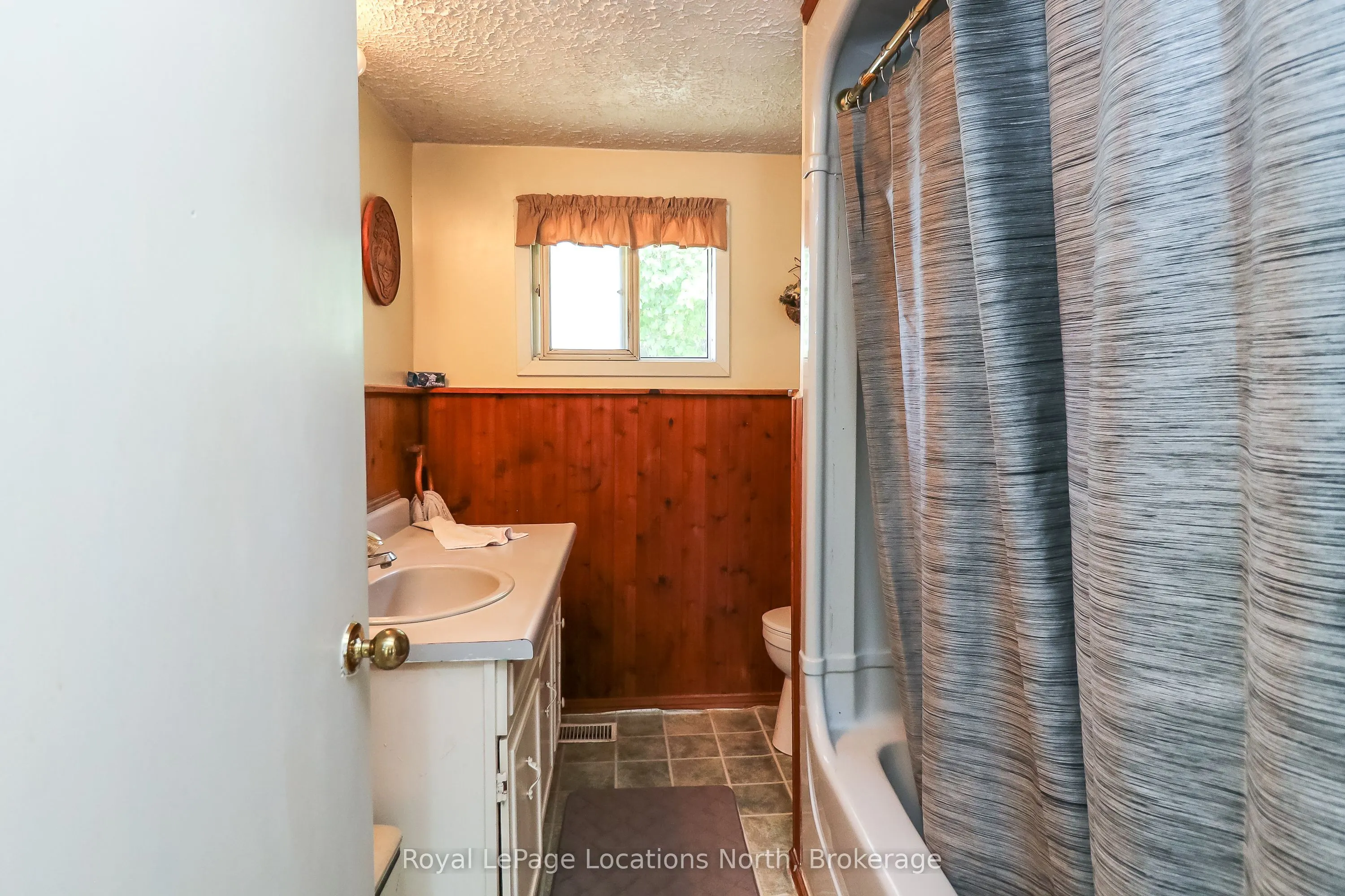 1320 River Road W