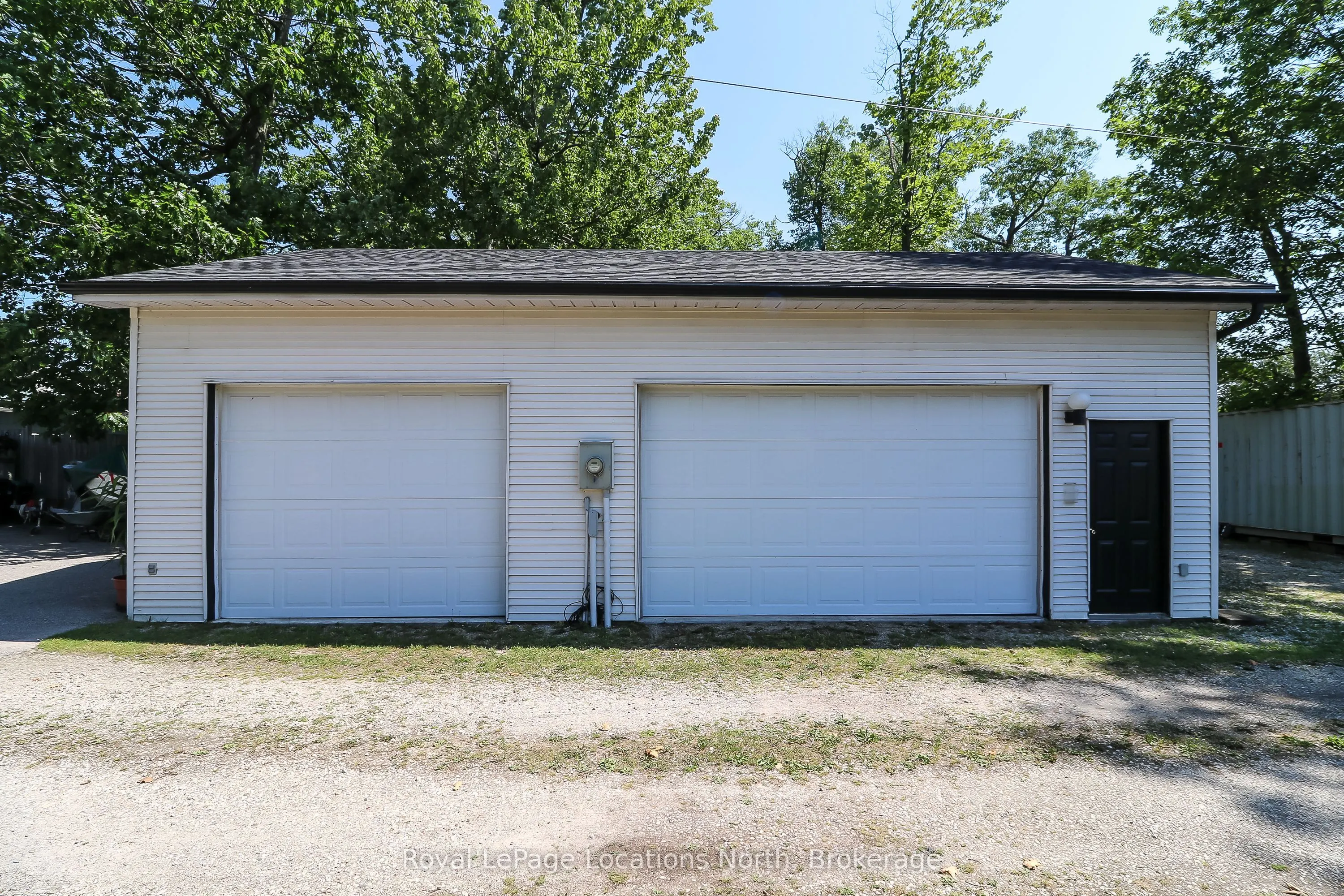1320 River Road W