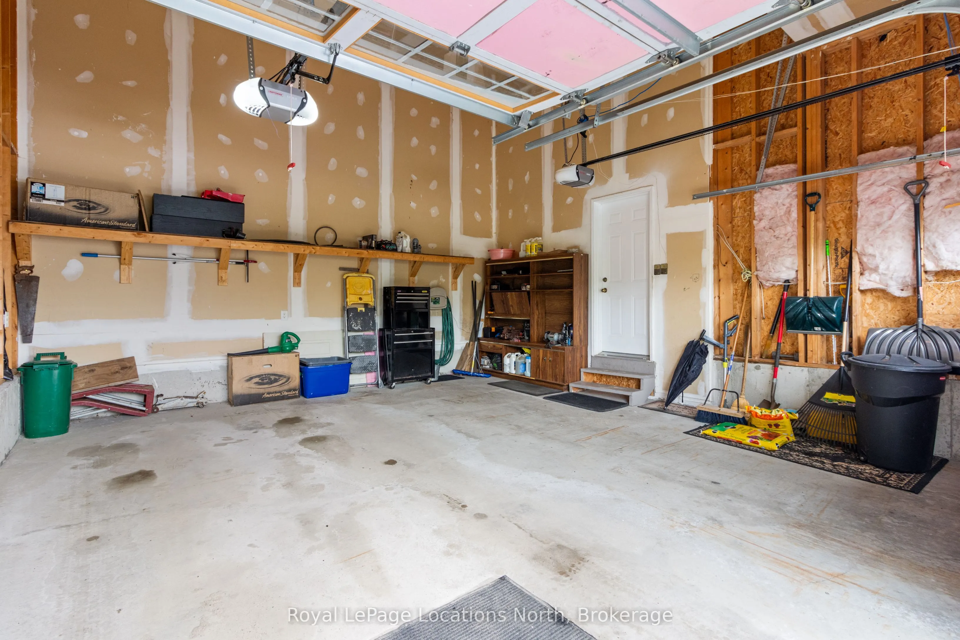 8 Broadpoint Street