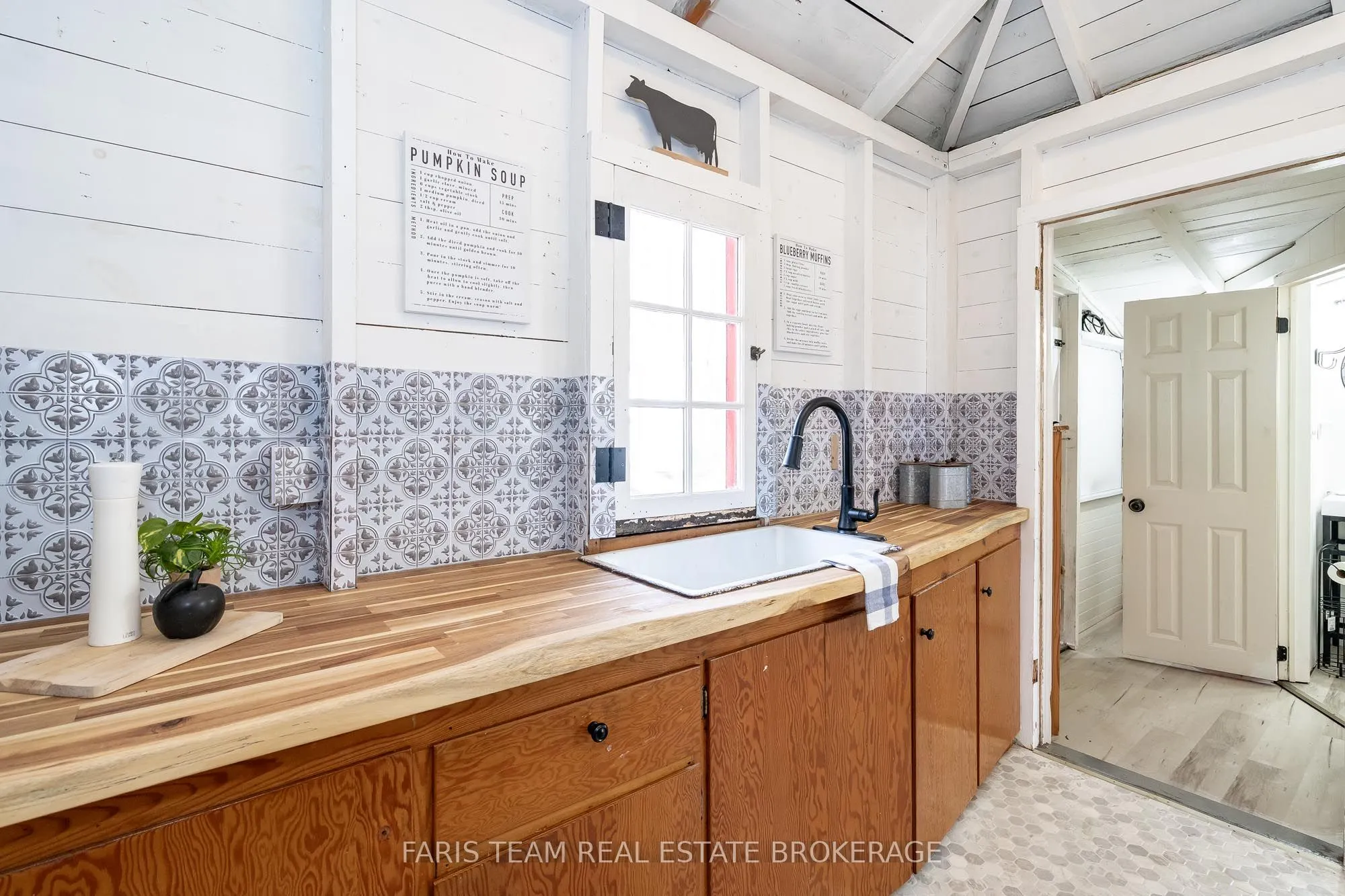 365 Robins Point Road
